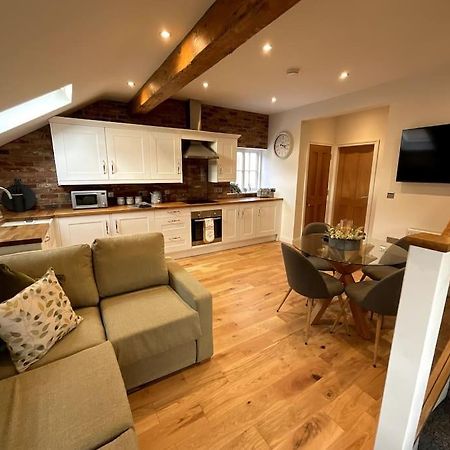 Apt D In Old Grade 2 Converted Farmhouse Market Weighton Exterior foto