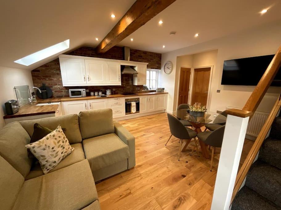 Apt D In Old Grade 2 Converted Farmhouse Market Weighton Exterior foto